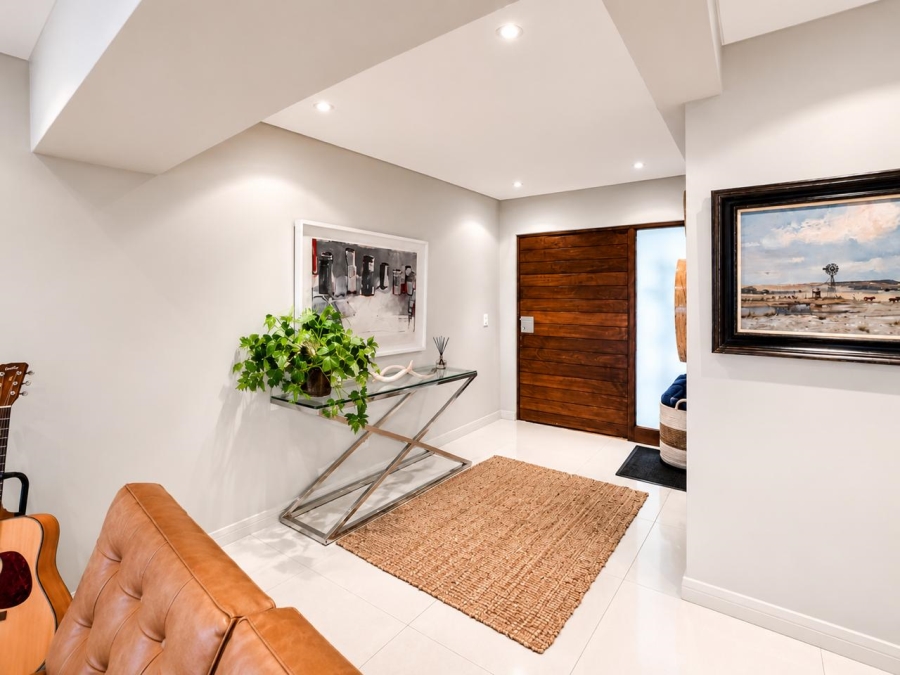 To Let 3 Bedroom Property for Rent in Sea Point Western Cape